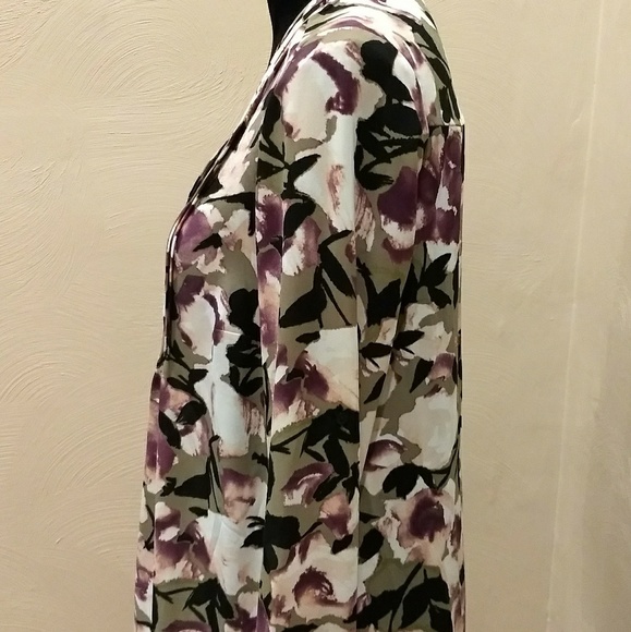 Vera Wang v neck blouse - Picture 7 of 8